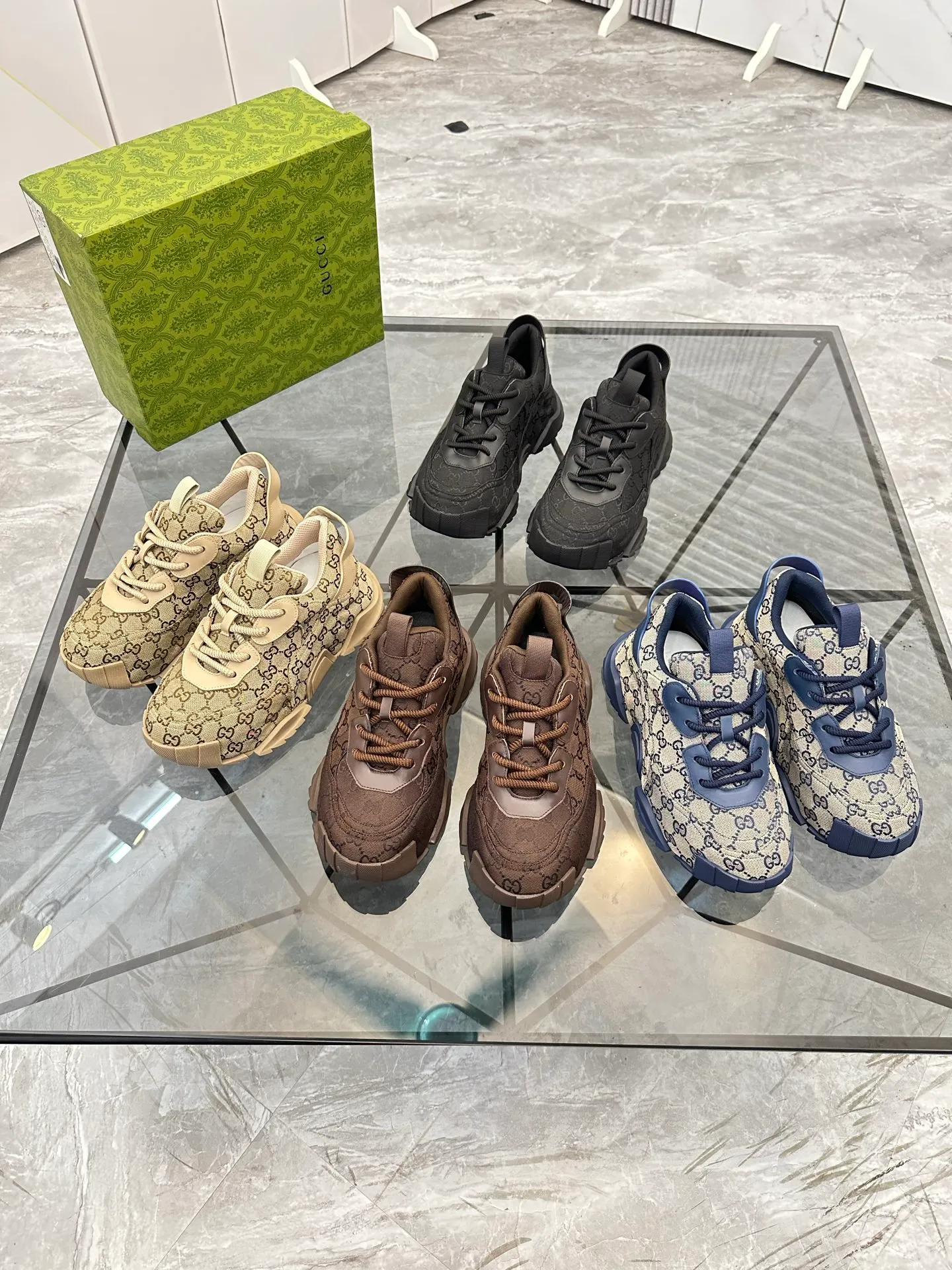 Men's shoes for sale 💰: 💰P580¥ Product trademark: Gucci* "Gucci*" low-top casual shoes Regular size: 38-45 (can be customized to 46) Large size Product materials: Upper imported cowhide stitching original material, breathable lining, original outsole. No.: 0008